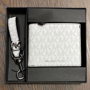 Michael Kors Bright White  Logo Wallet & Keychain Set NEW